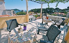 Manda Rooms